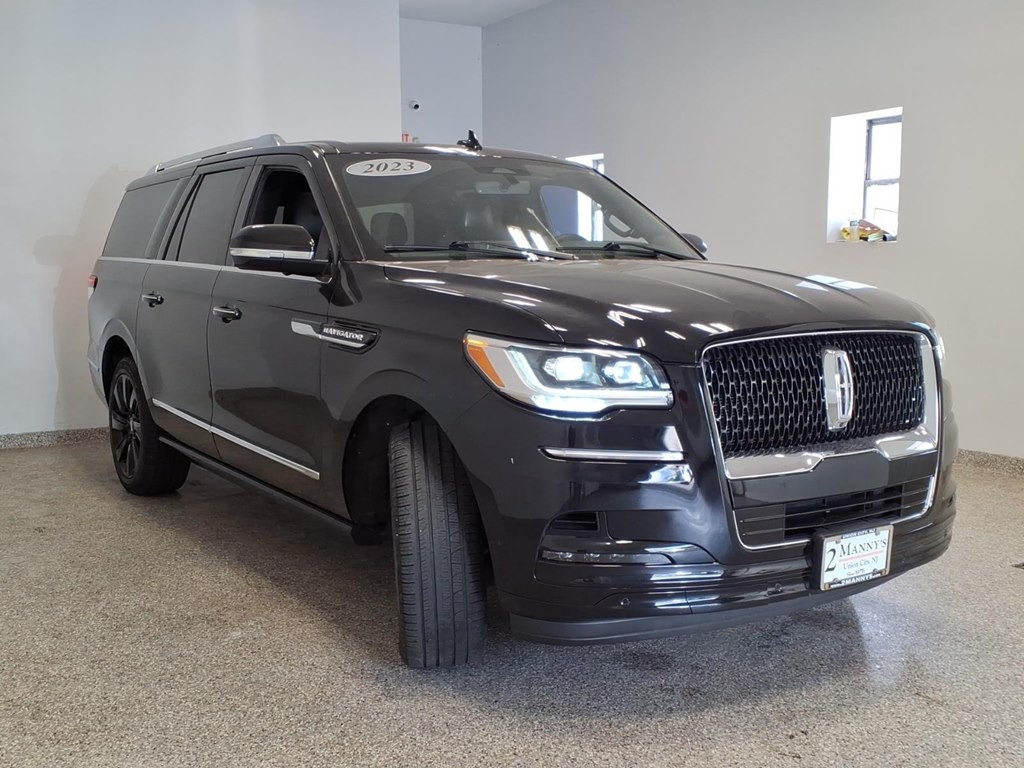 2023 Lincoln Navigator Image 3