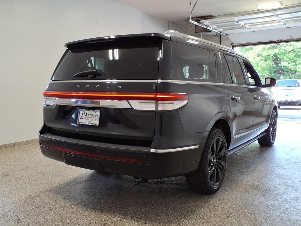 2023 Lincoln Navigator Image 4