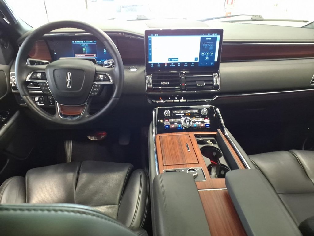 2023 Lincoln Navigator Image 9