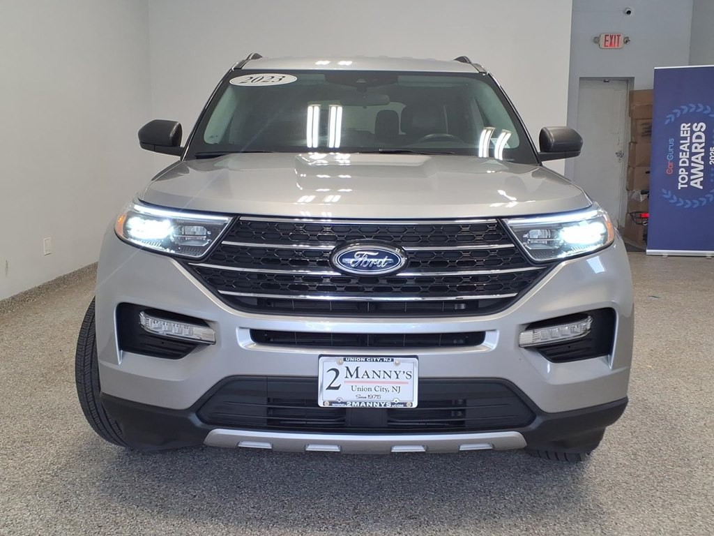 2023 Ford Explorer Image 2