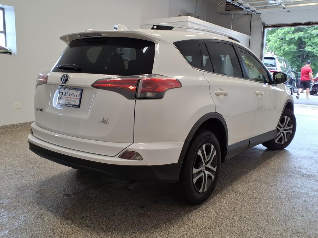 2017 Toyota Rav4 Image 4