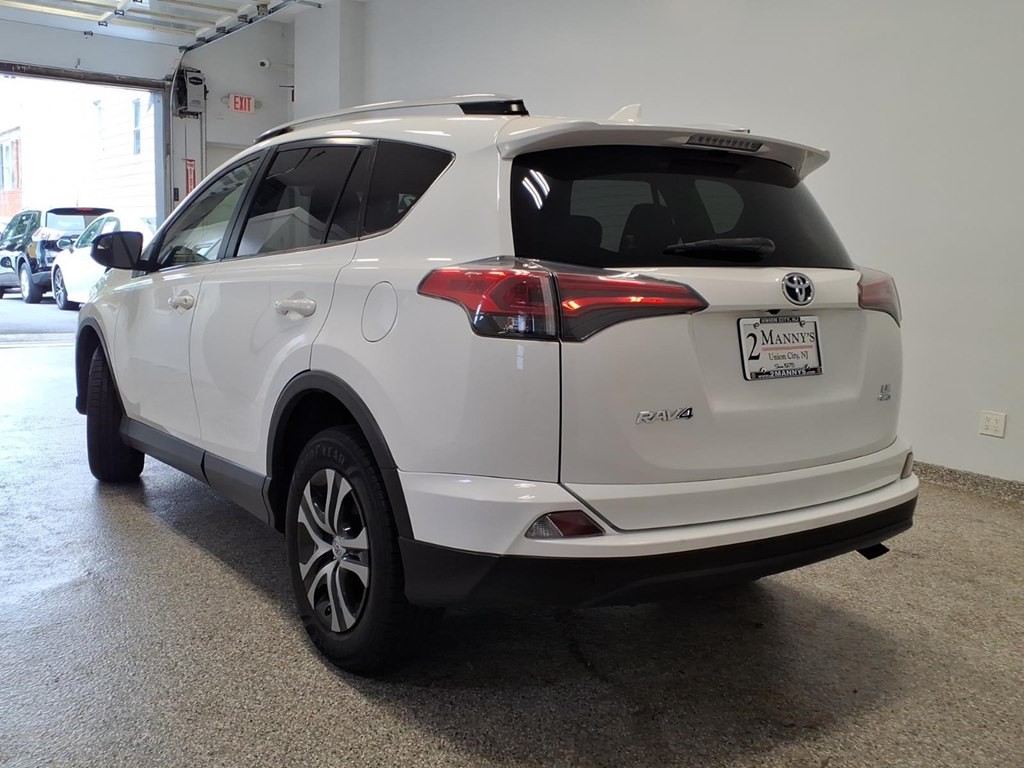 2017 Toyota Rav4 Image 6