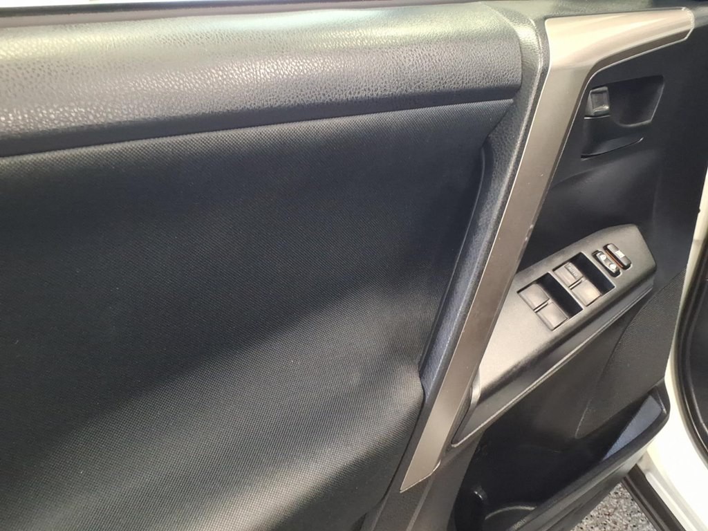 2017 Toyota Rav4 Image 8