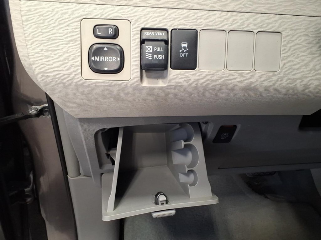 2013 Toyota Sienna Image 10