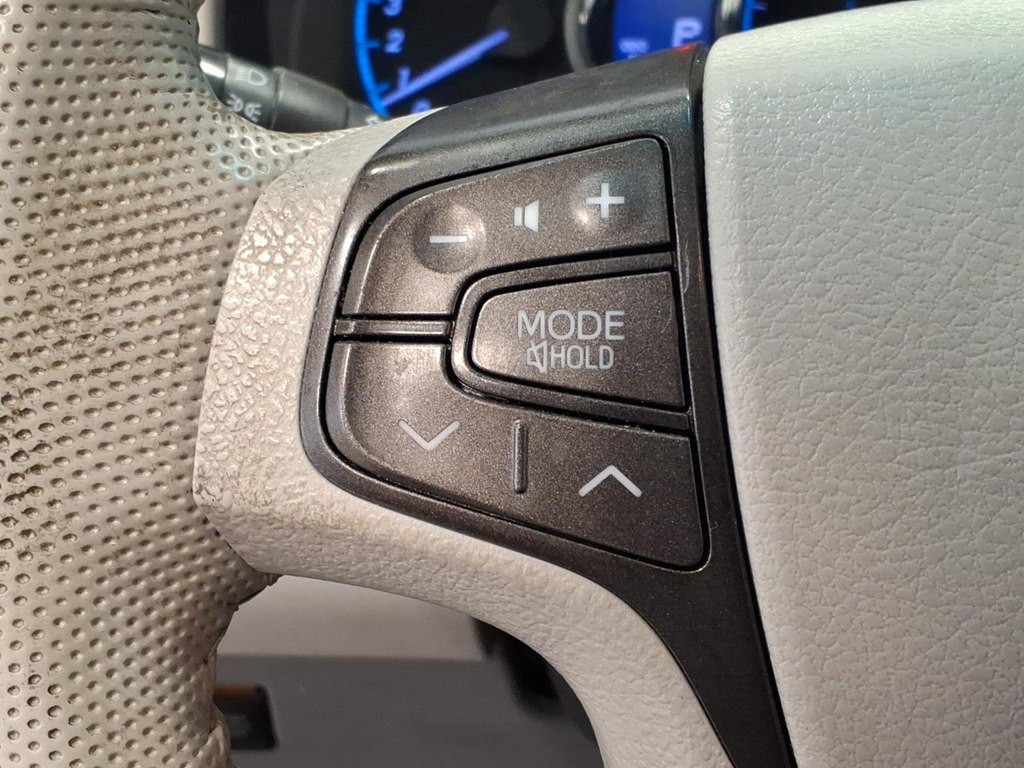 2013 Toyota Sienna Image 11