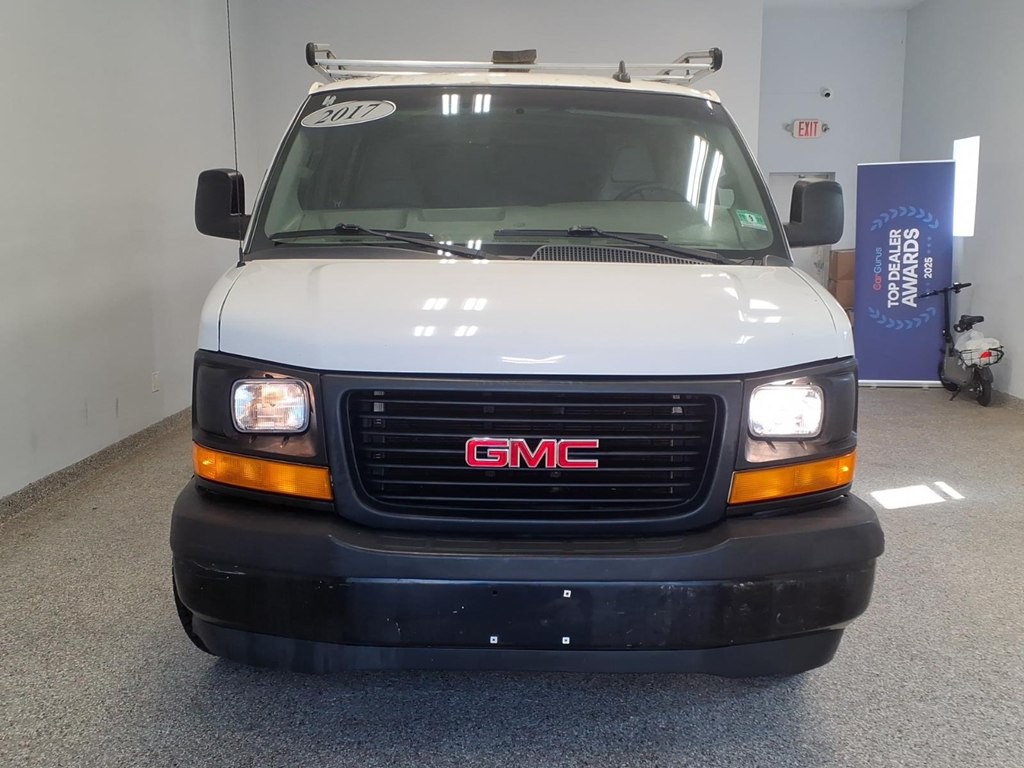 2017 GMC Savana Image 2