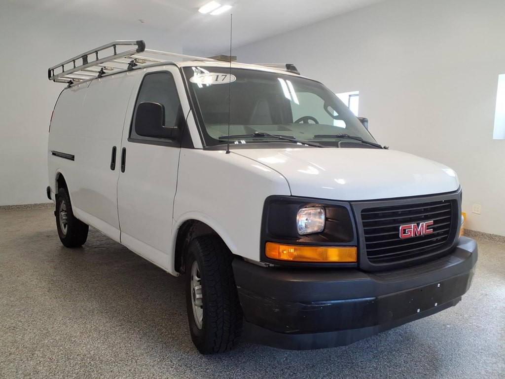2017 GMC Savana Image 3