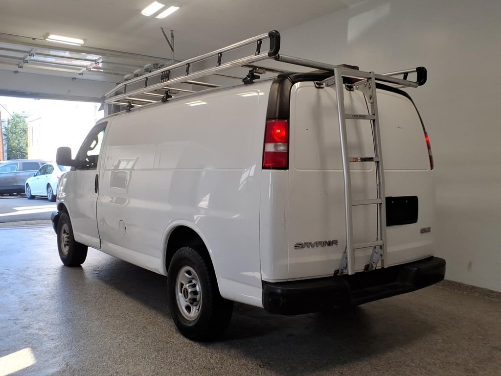 2017 GMC Savana Image 6