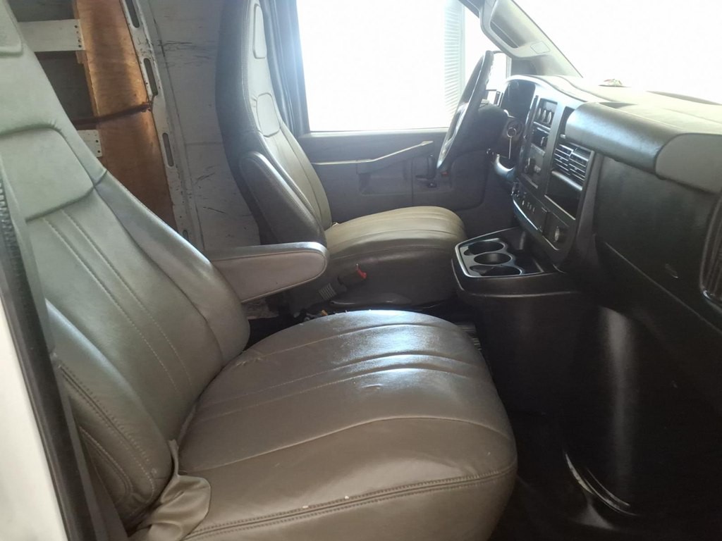 2017 GMC Savana Image 13