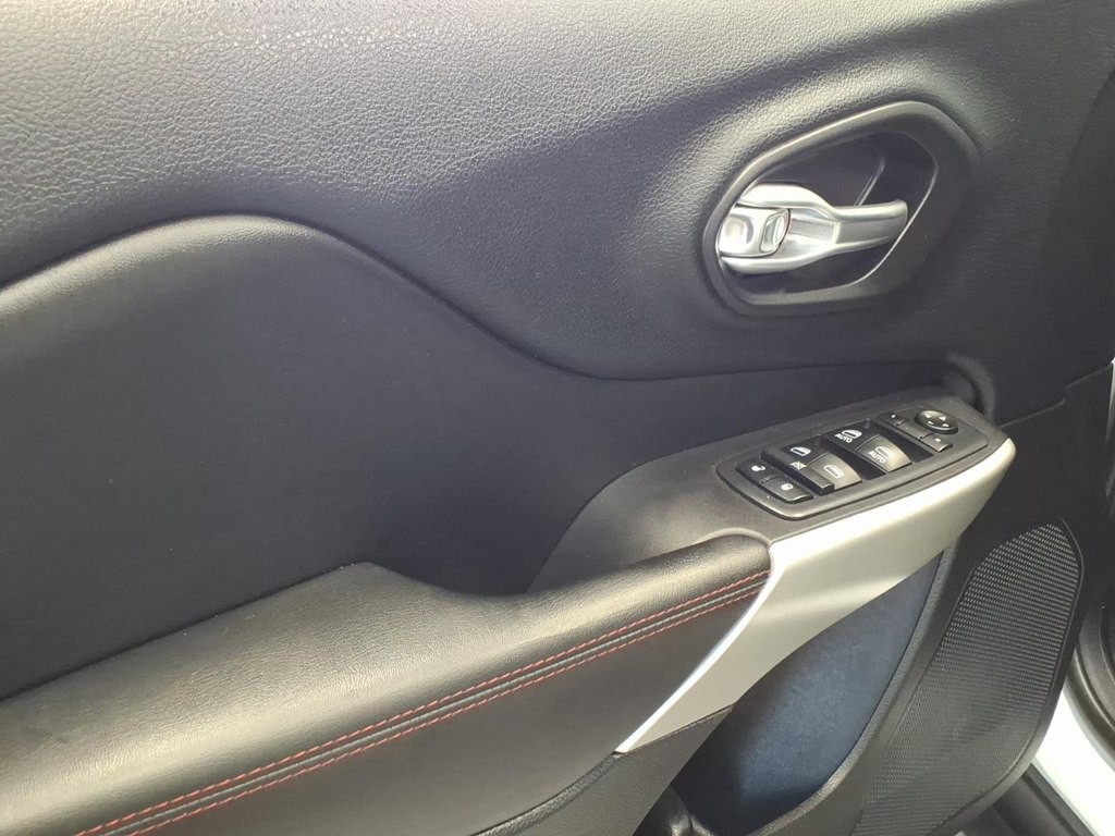 2018 Jeep Cherokee Image 8