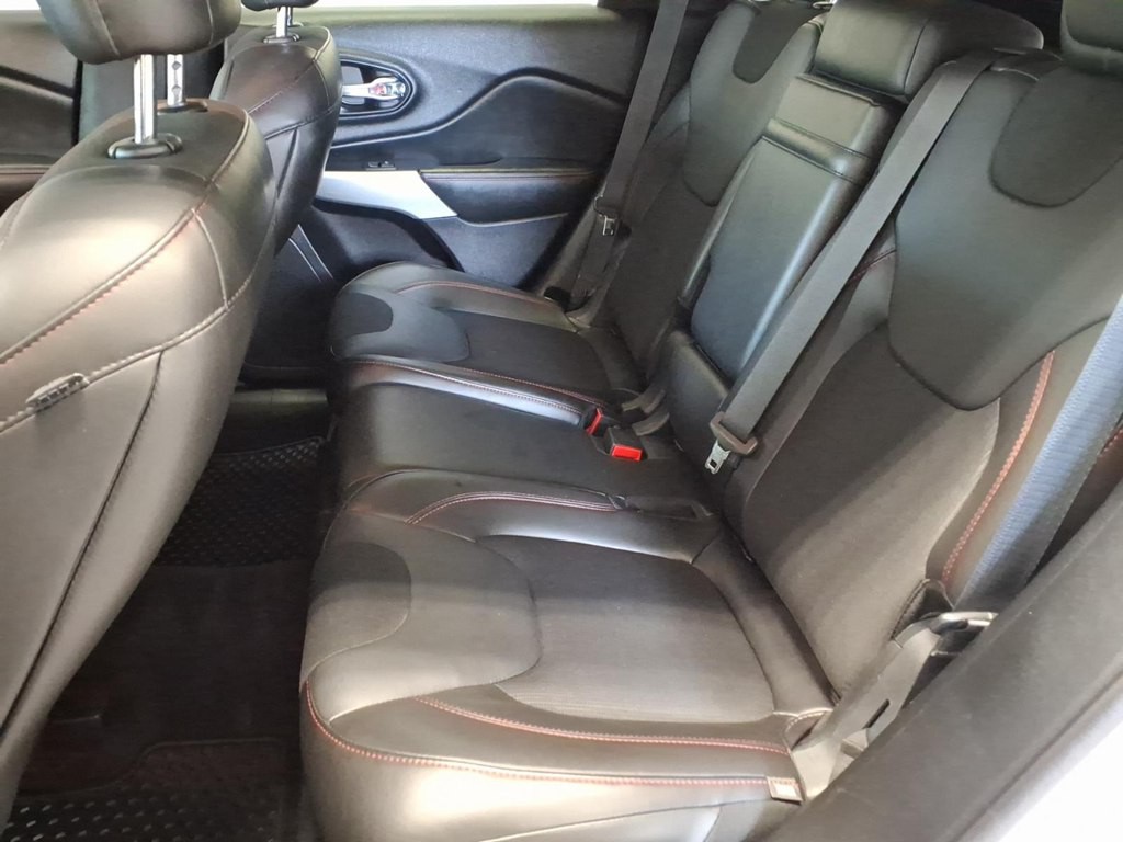 2018 Jeep Cherokee Image 21