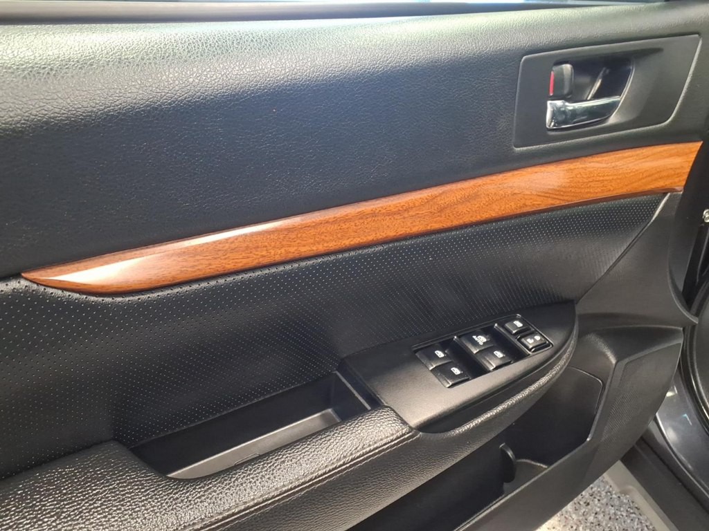 2013 Subaru Outback Image 8