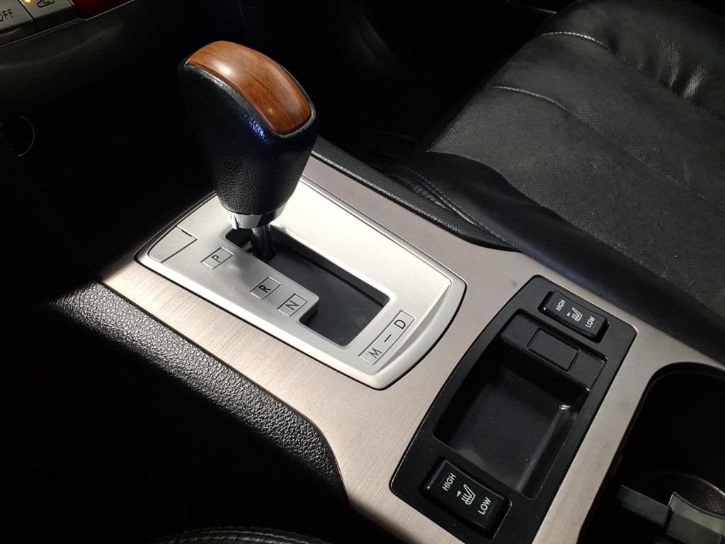 2013 Subaru Outback Image 16