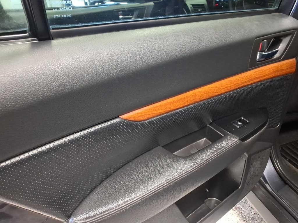 2013 Subaru Outback Image 19