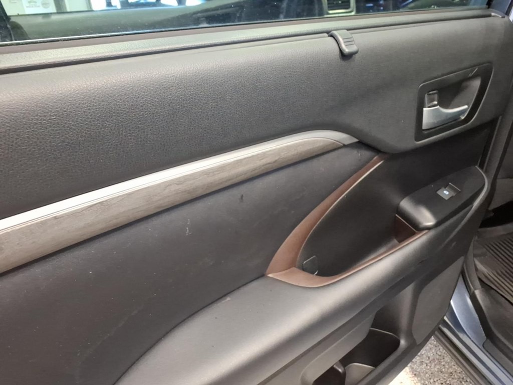 2018 Toyota Highlander Image 21