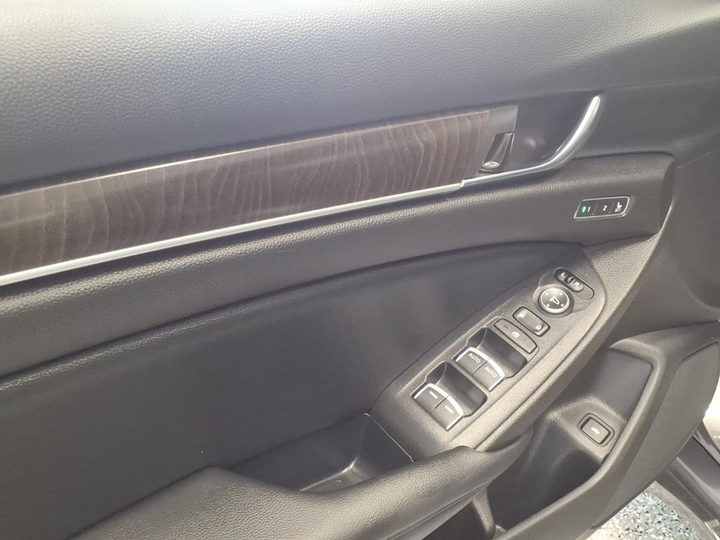 2019 Honda Accord Image 8