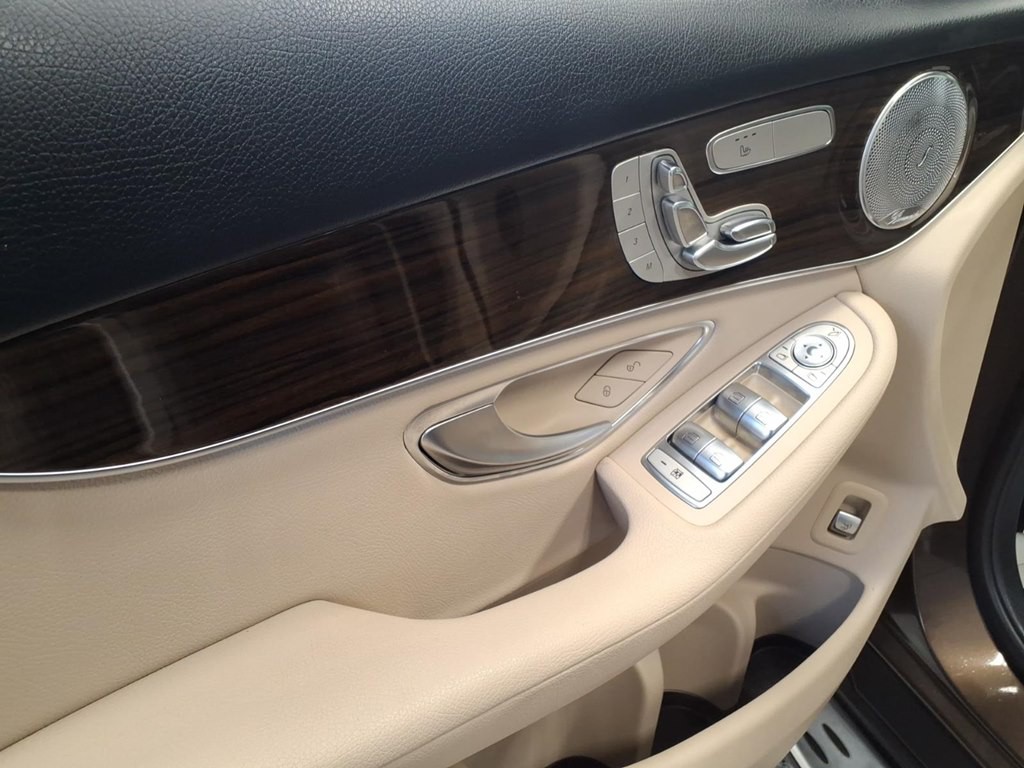 2017 Mercedes-Benz GLC-Class Image 8