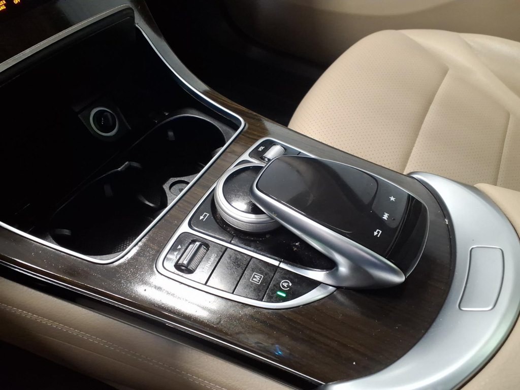 2017 Mercedes-Benz GLC-Class Image 17