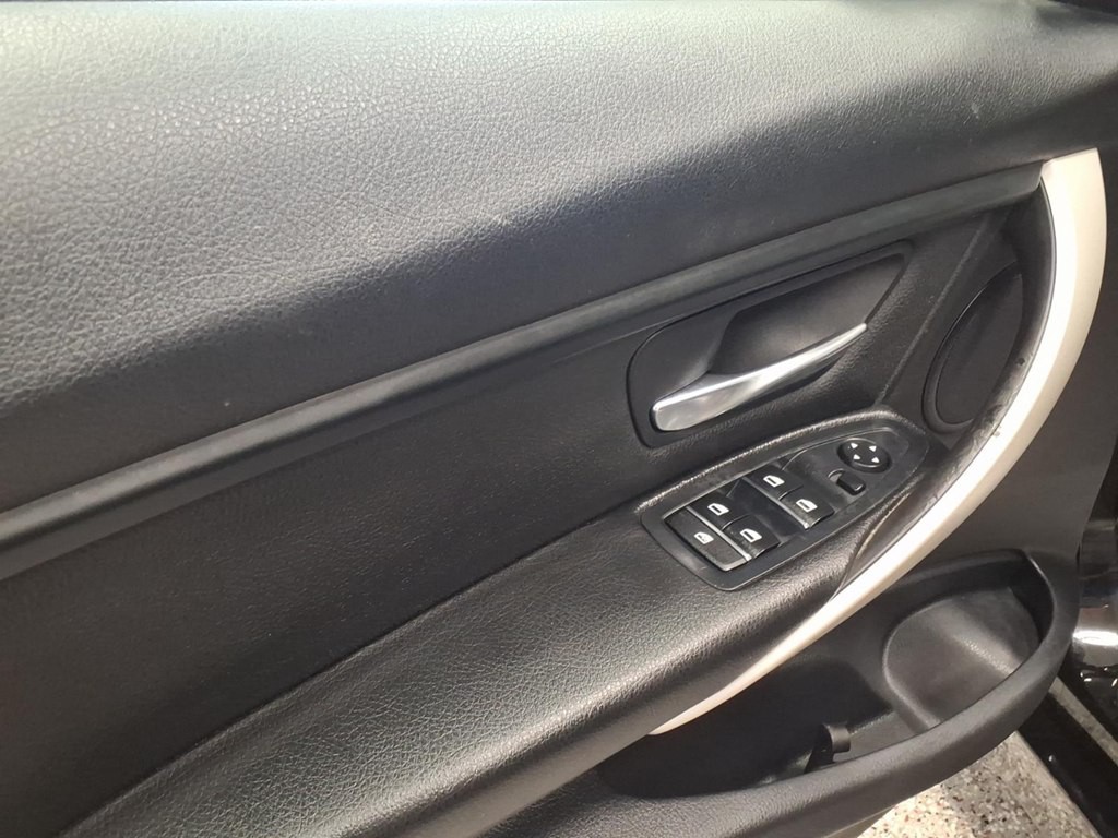 2016 BMW 3 Series Image 8