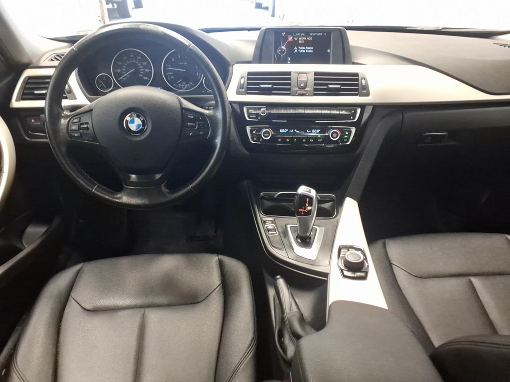 2016 BMW 3 Series Image 9