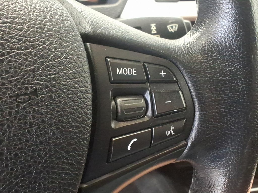2016 BMW 3 Series Image 12