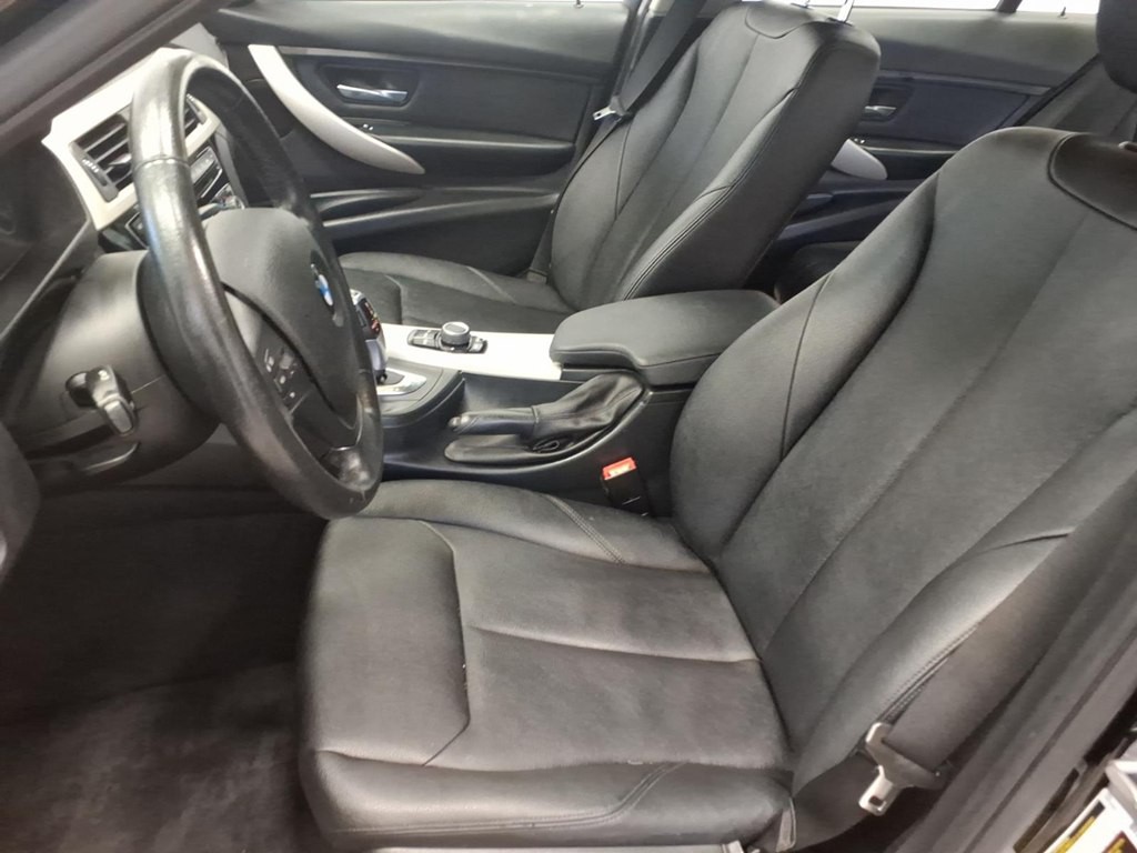 2016 BMW 3 Series Image 16