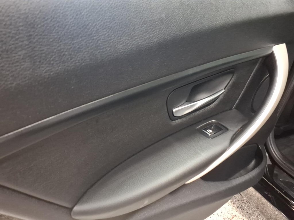 2016 BMW 3 Series Image 18