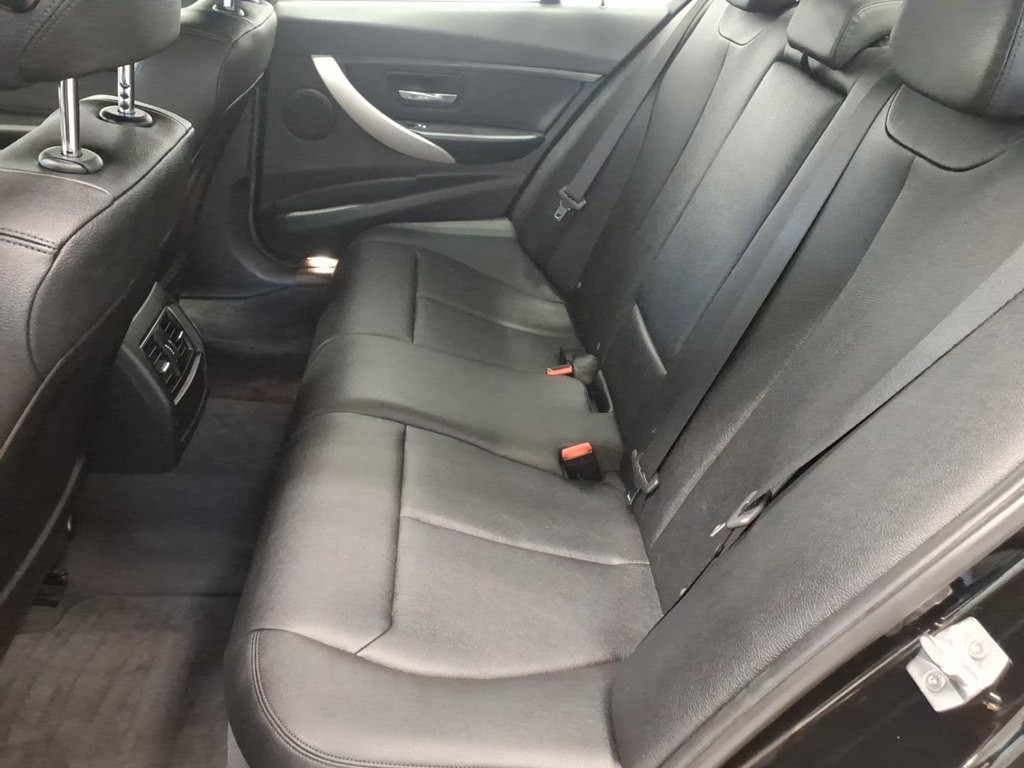 2016 BMW 3 Series Image 19