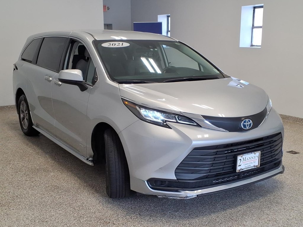 2021 Toyota Sienna Image 3
