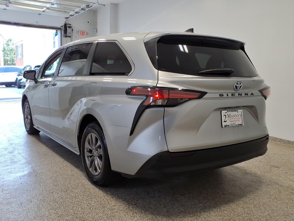 2021 Toyota Sienna Image 6
