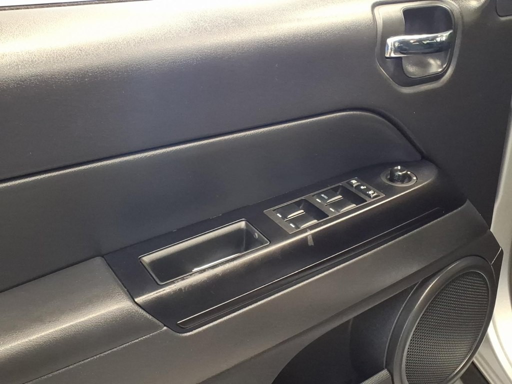 2016 Jeep Compass Image 8
