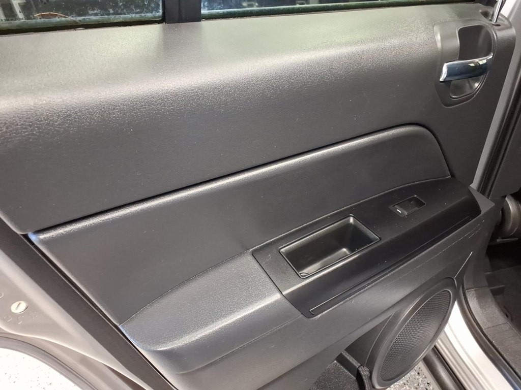 2016 Jeep Compass Image 16