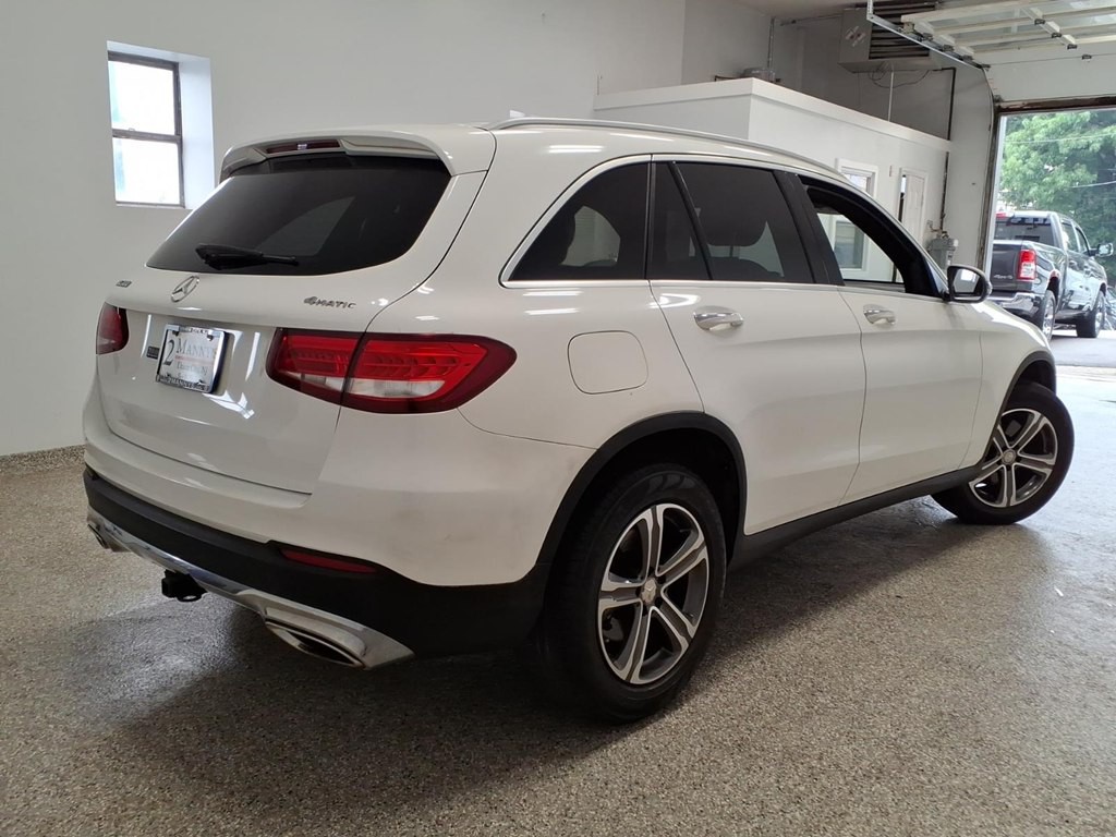 2017 Mercedes-Benz GLC-Class Image 4