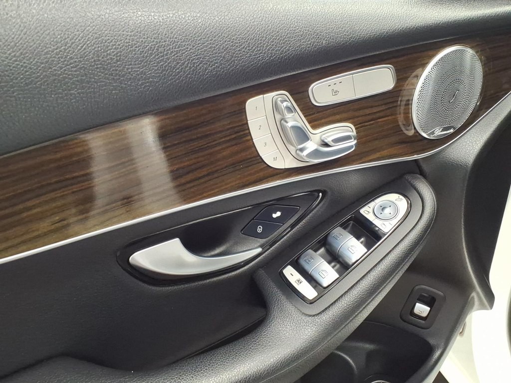 2017 Mercedes-Benz GLC-Class Image 8