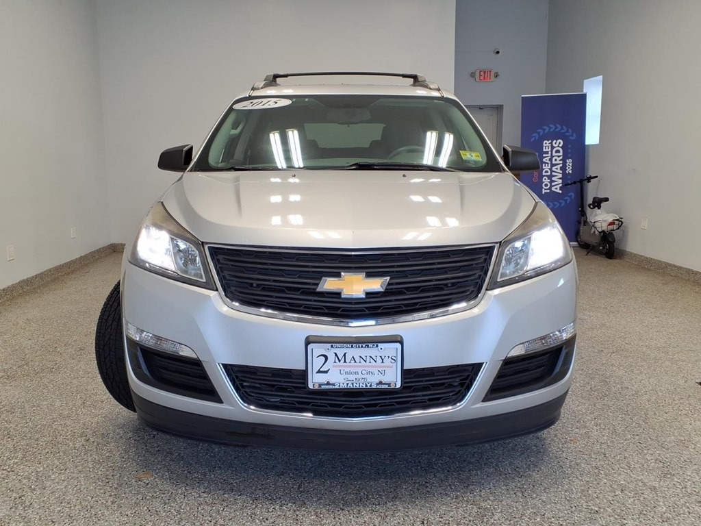 2015 Chevrolet Traverse Image 2