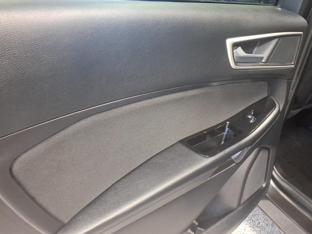 2018 Ford Edge Image 19