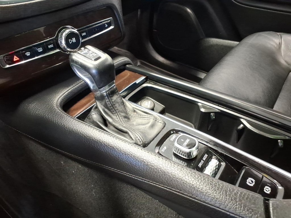 2016 Volvo XC90 Image 17