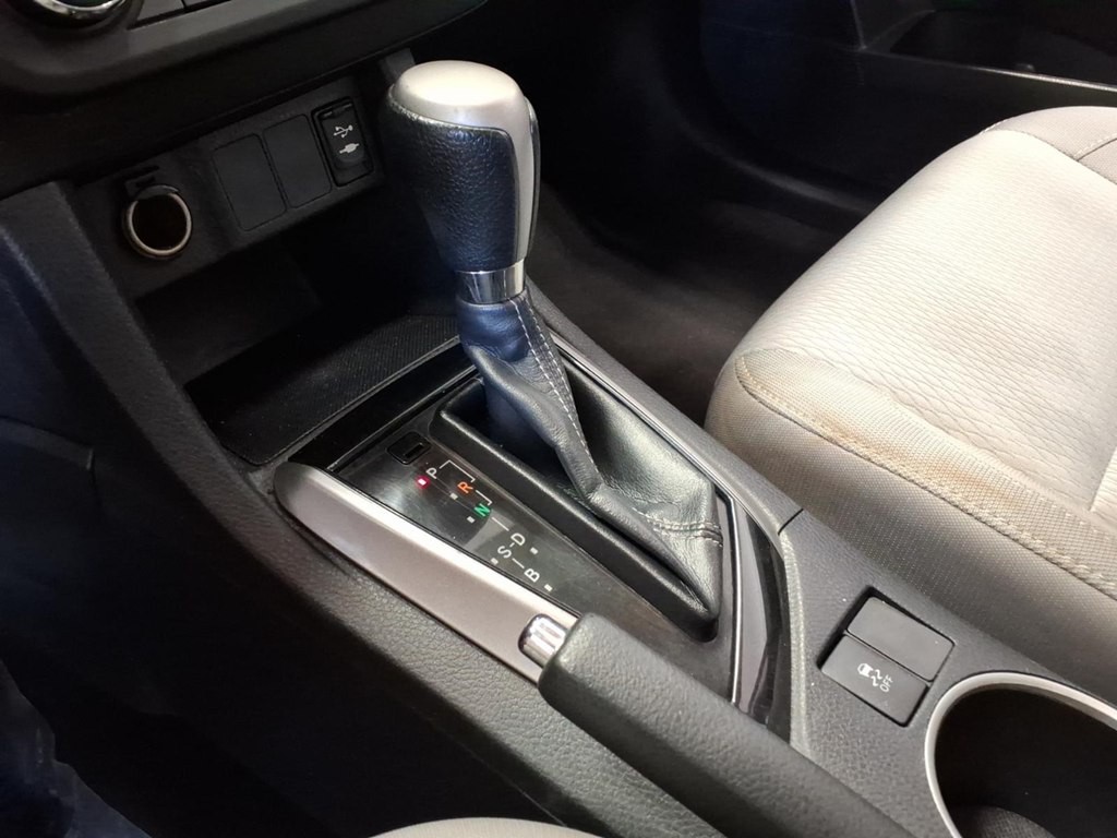 2015 Toyota Corolla Image 15