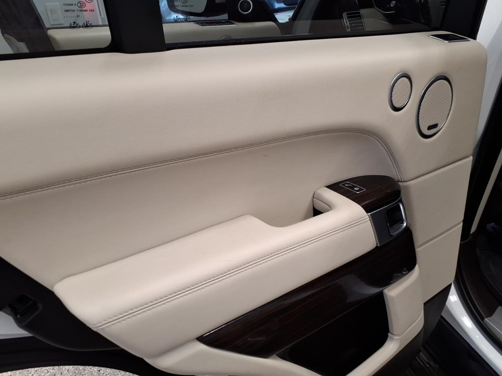 2014 Land Rover Range Rover Image 18