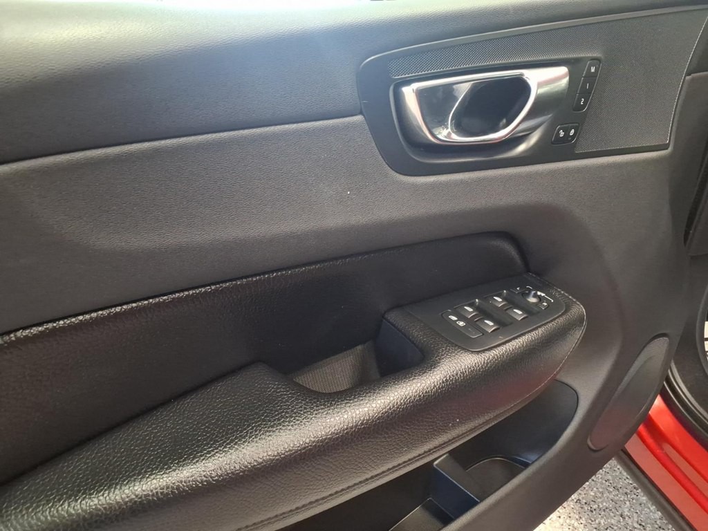 2019 Volvo XC60 Image 8