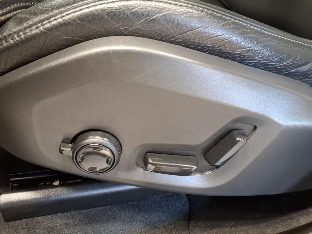 2019 Volvo XC60 Image 17