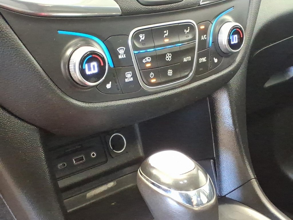 2019 Chevrolet Equinox Image 17