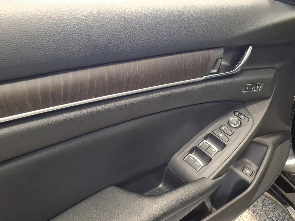 2018 Honda Accord Image 8