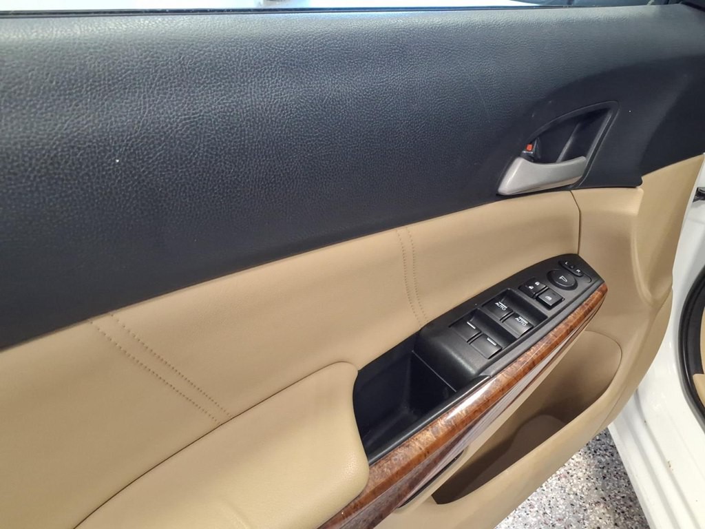 2012 Honda Accord Image 8
