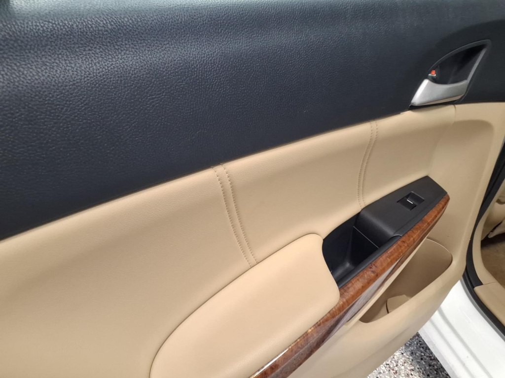 2012 Honda Accord Image 17