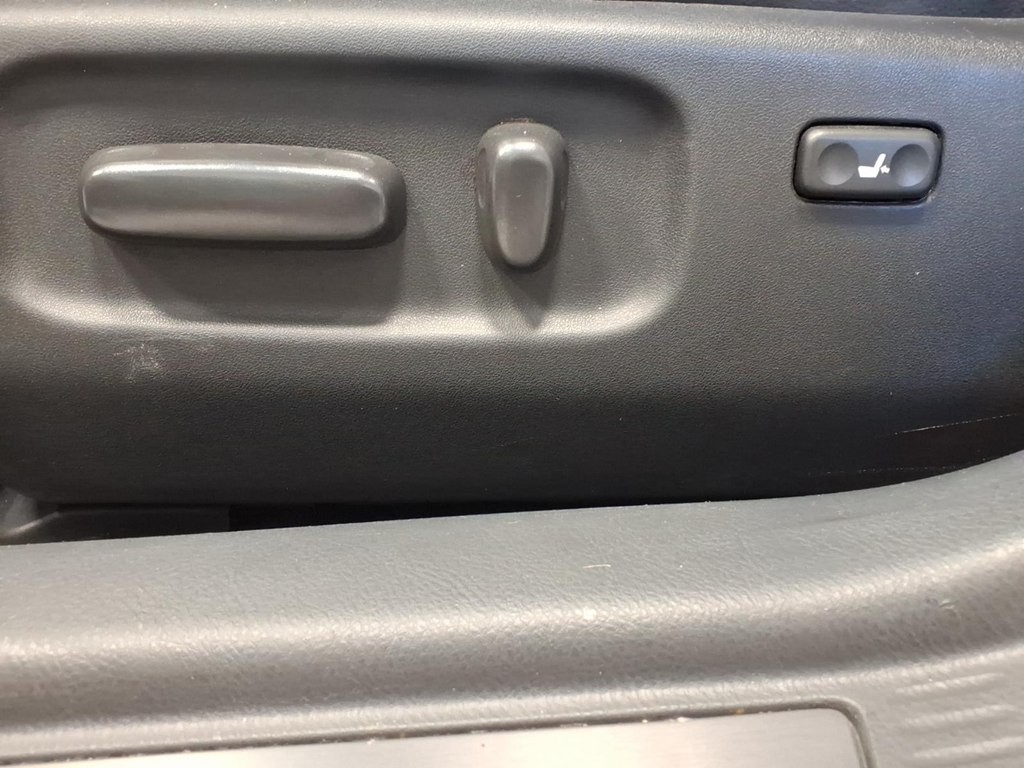 2008 Toyota Avalon Image 16