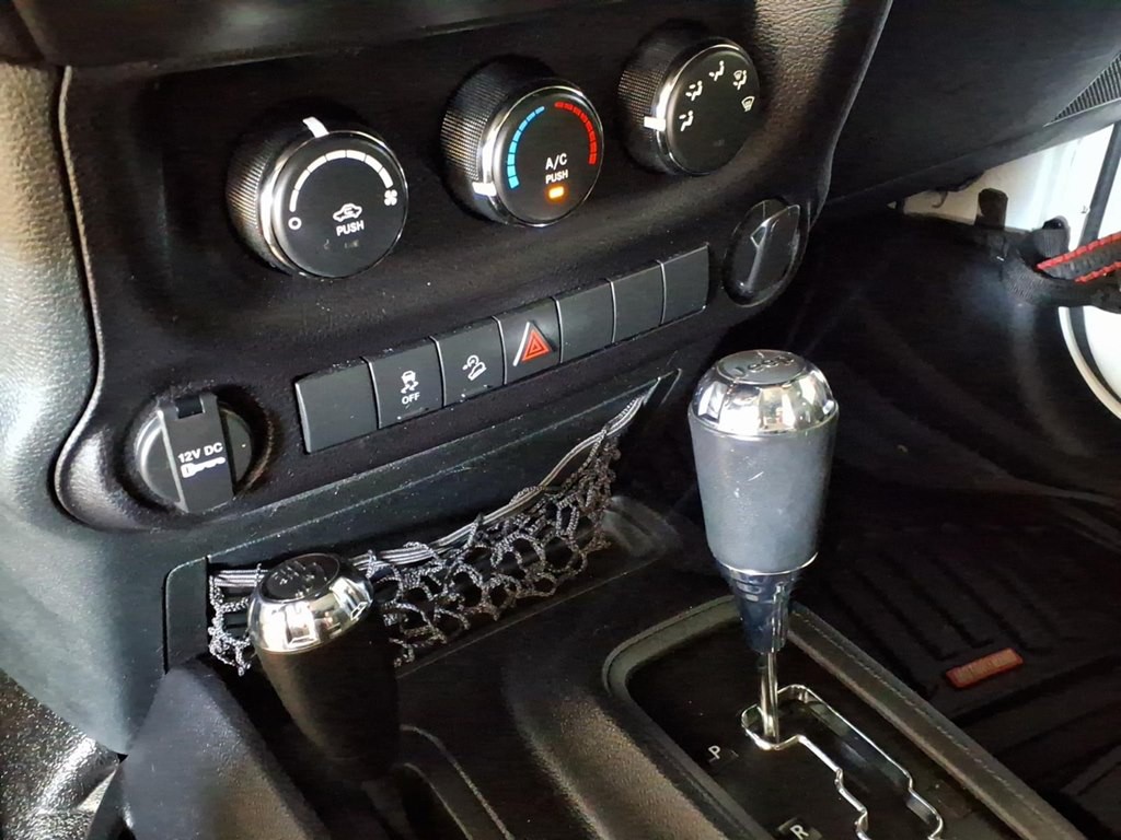 2016 Jeep Wrangler Image 16