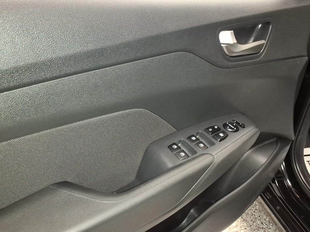 2022 Hyundai Accent Image 8
