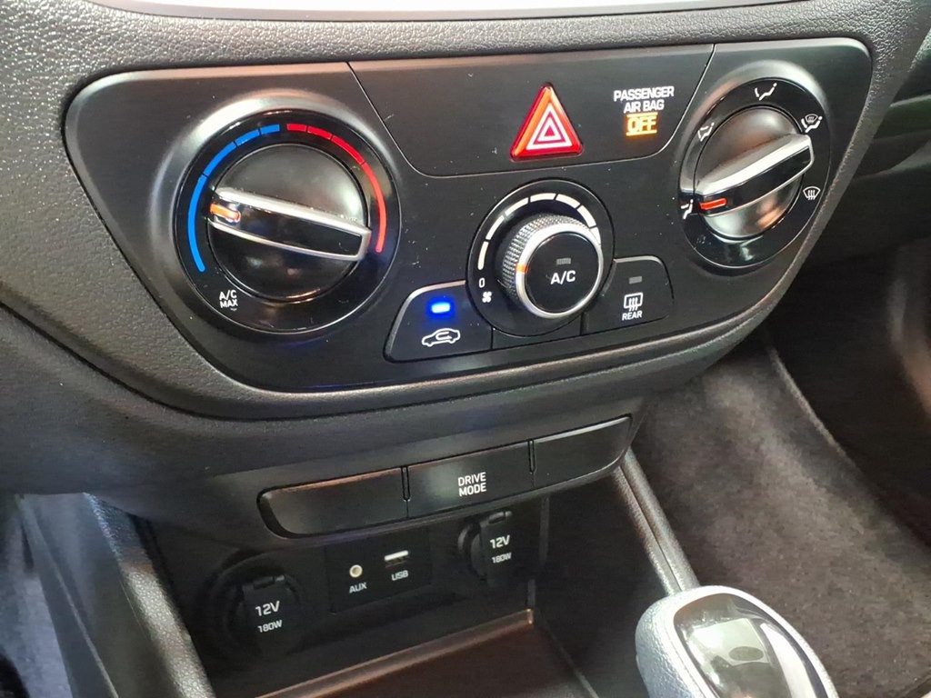 2022 Hyundai Accent Image 16