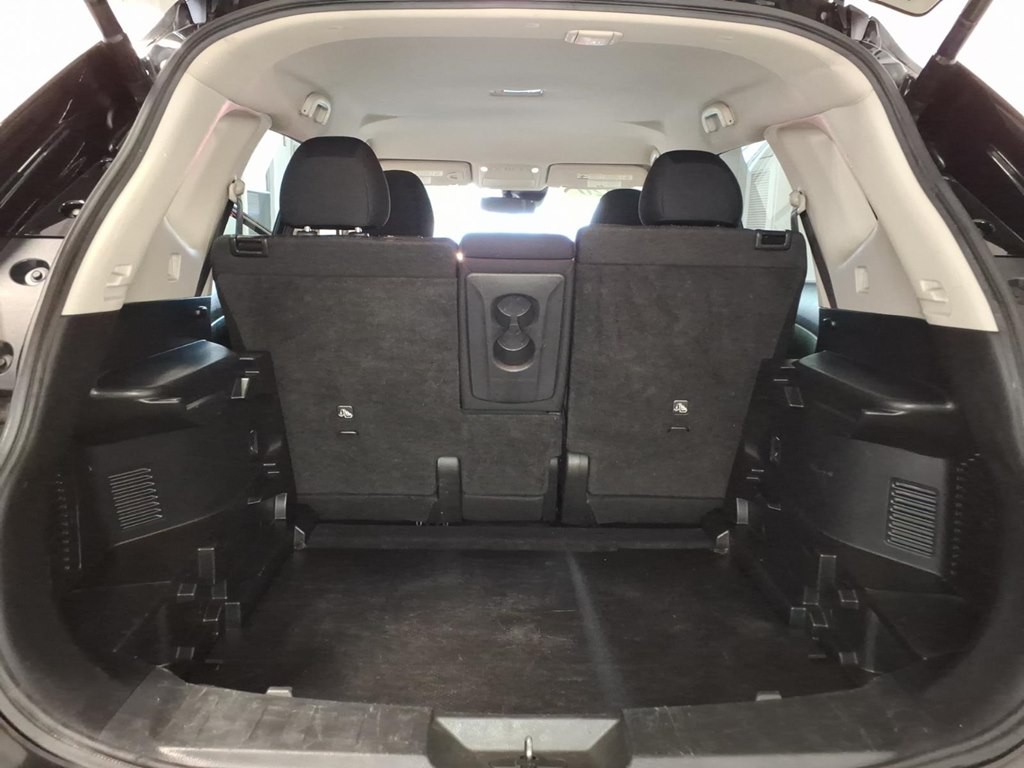 2020 Nissan Rogue Image 25